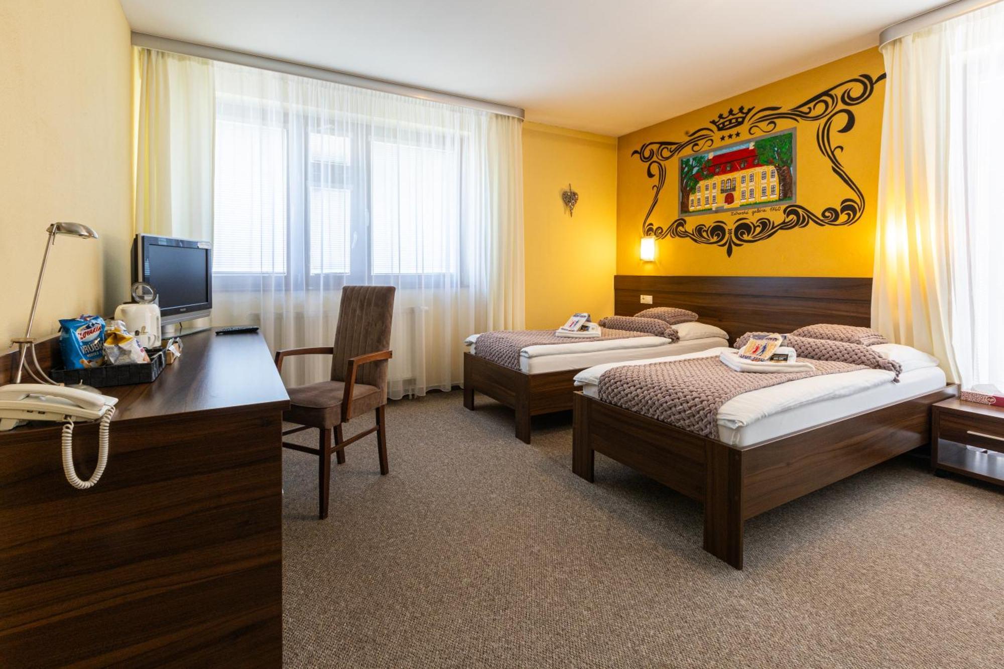 Grand Hotel Senica, Garni Extérieur photo