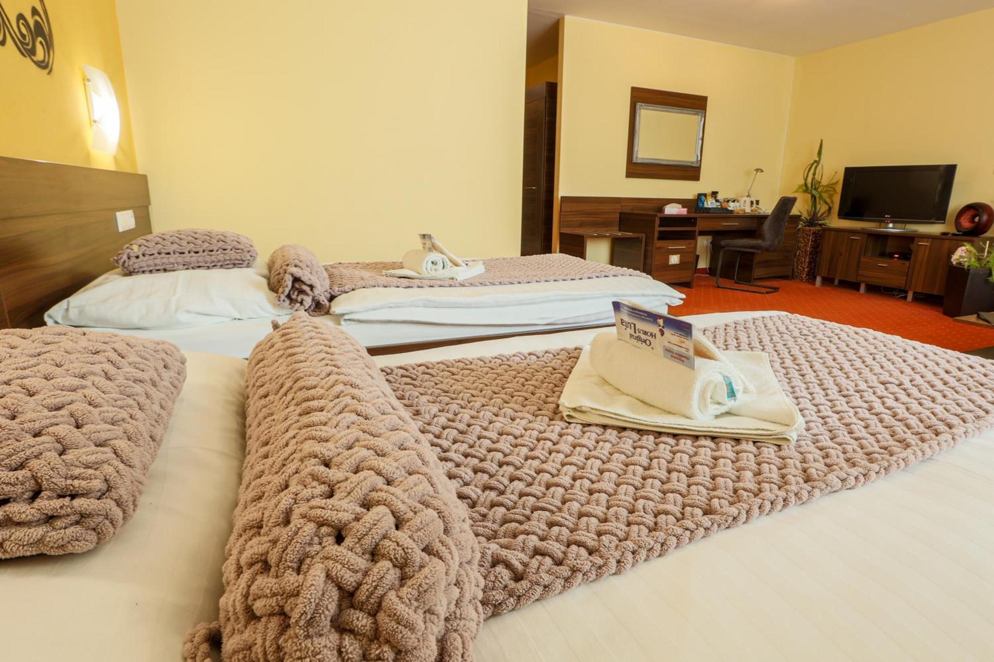 Grand Hotel Senica, Garni Extérieur photo