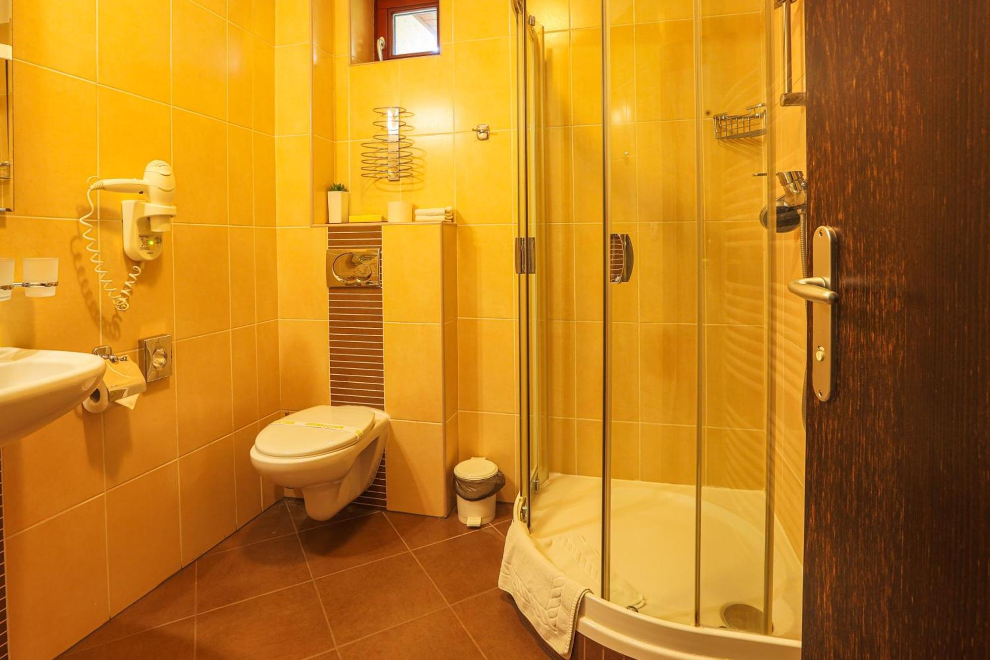 Grand Hotel Senica, Garni Extérieur photo