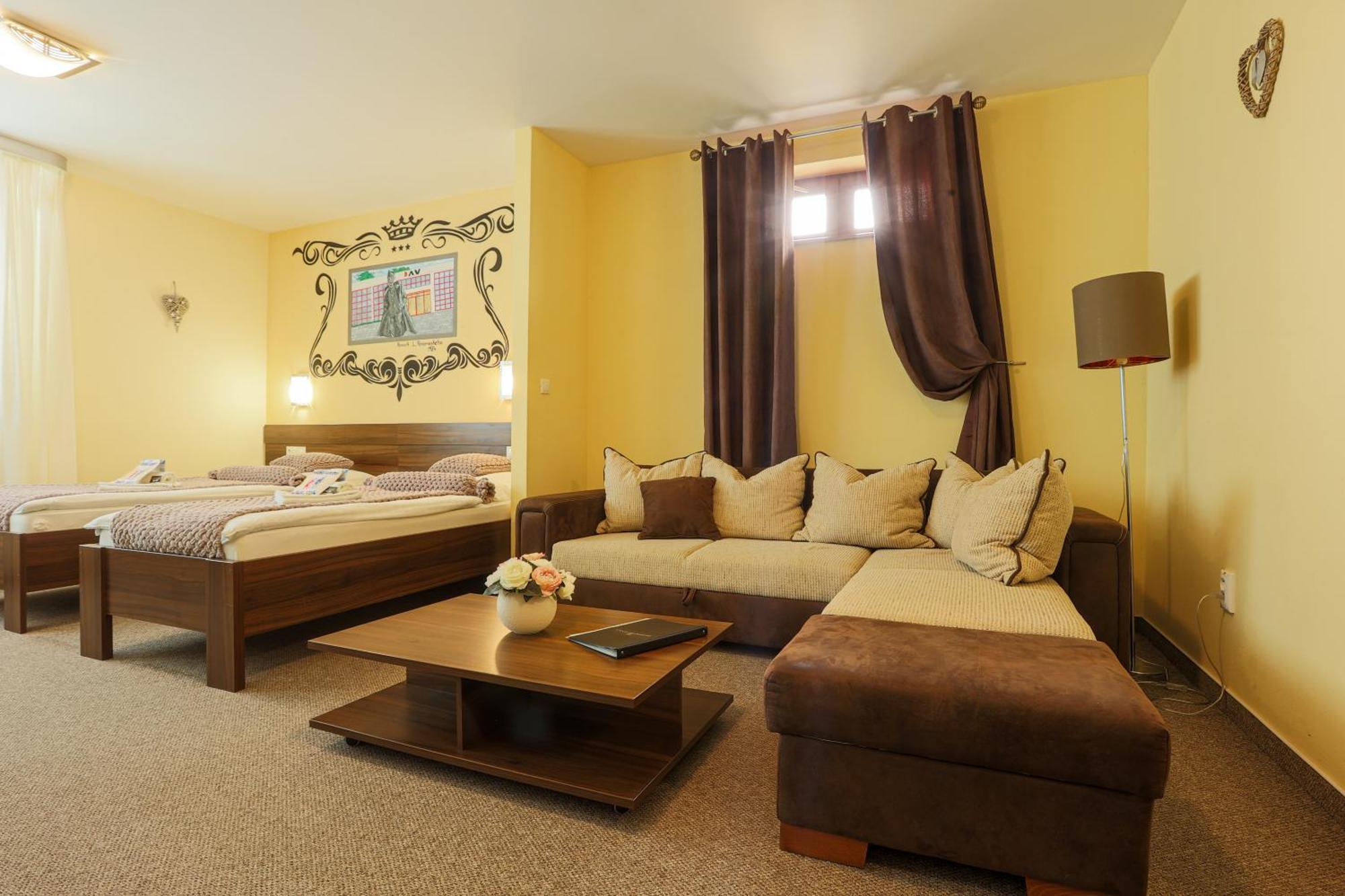 Grand Hotel Senica, Garni Extérieur photo