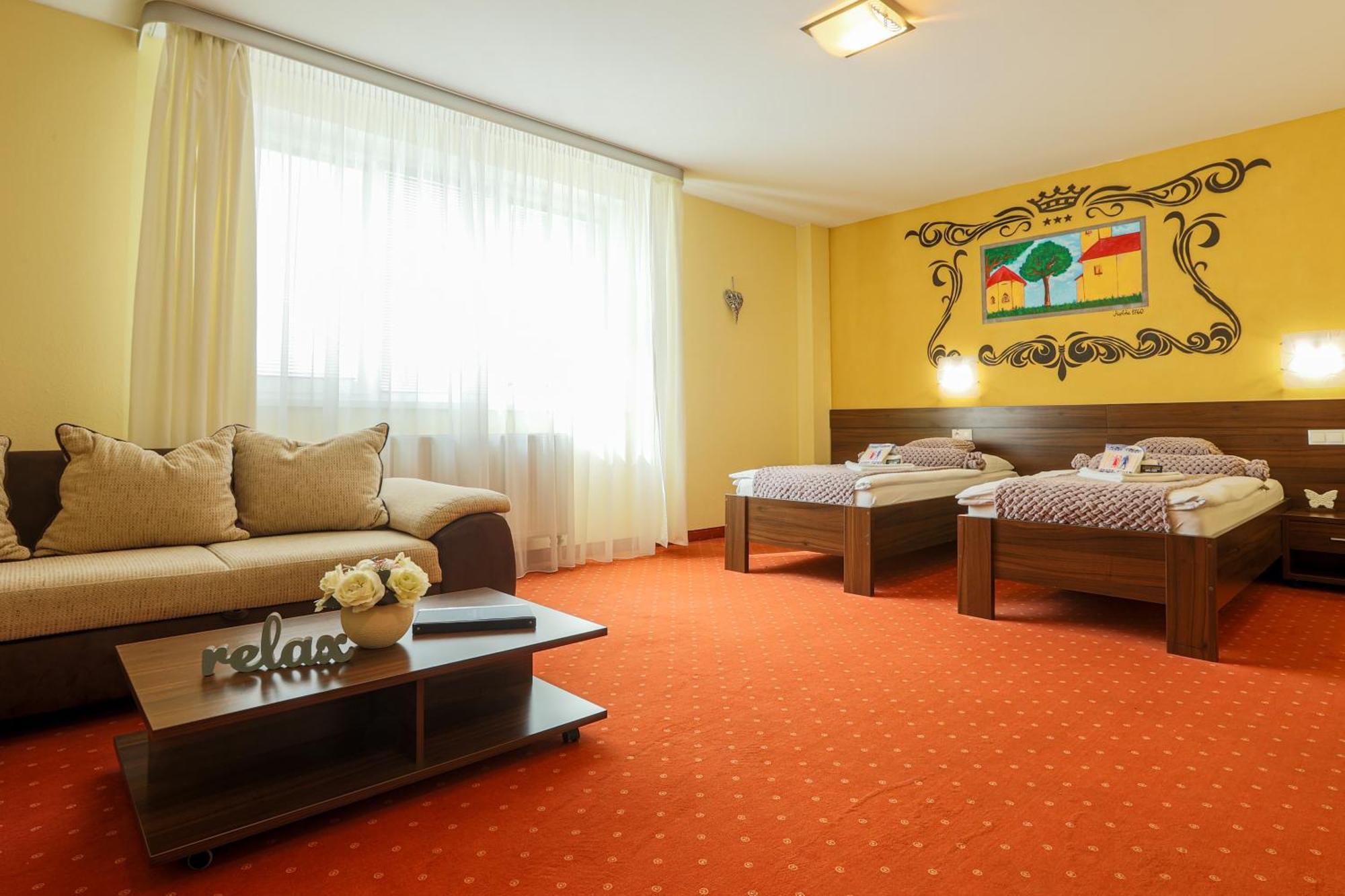 Grand Hotel Senica, Garni Extérieur photo