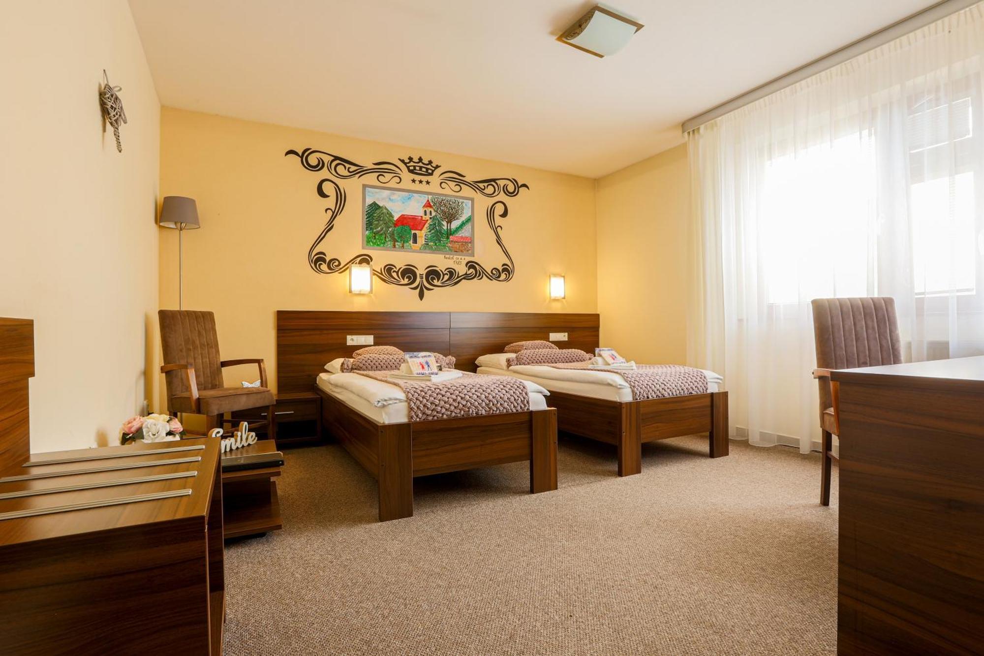 Grand Hotel Senica, Garni Extérieur photo