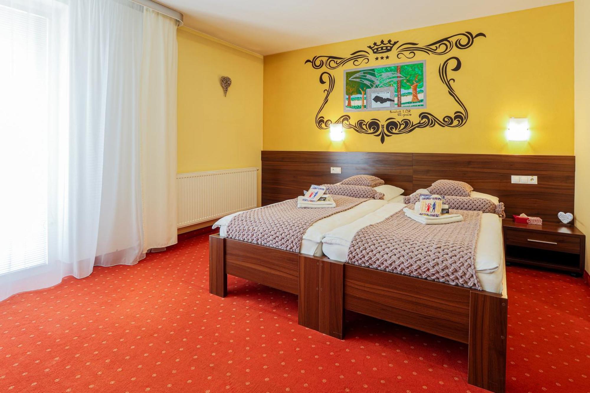 Grand Hotel Senica, Garni Extérieur photo