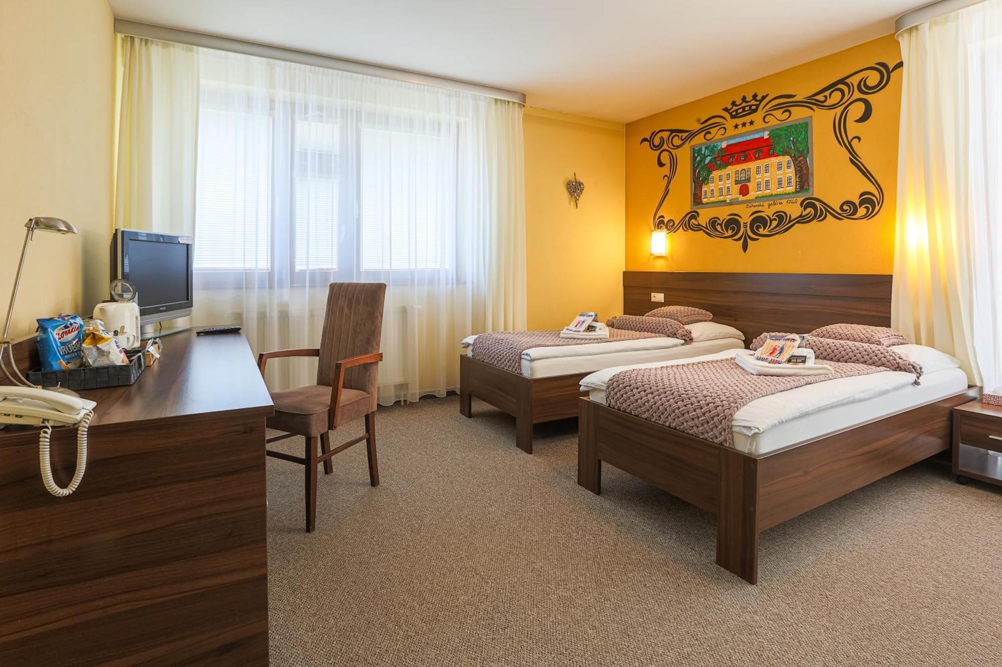 Grand Hotel Senica, Garni Extérieur photo